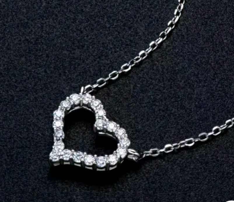 Heart Shape Frame Pendant Necklace for Women